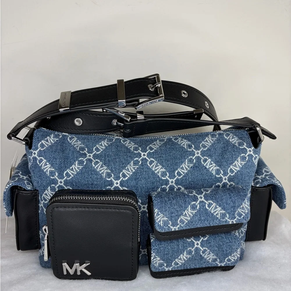 Michael Kors Dakota Medium Pocket Shoulder Bag - Picture 1 of 10